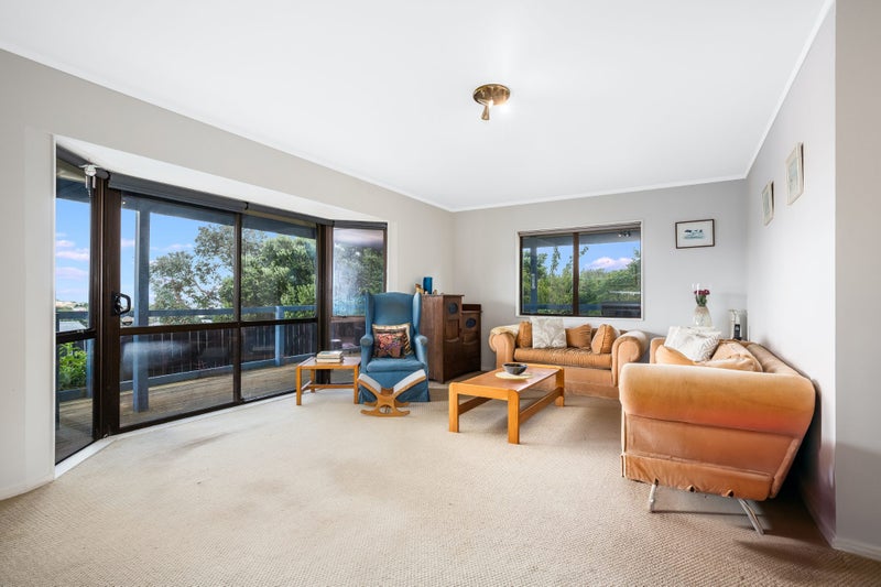 10 Staysail Place, Whitby, Porirua - Carousel 2