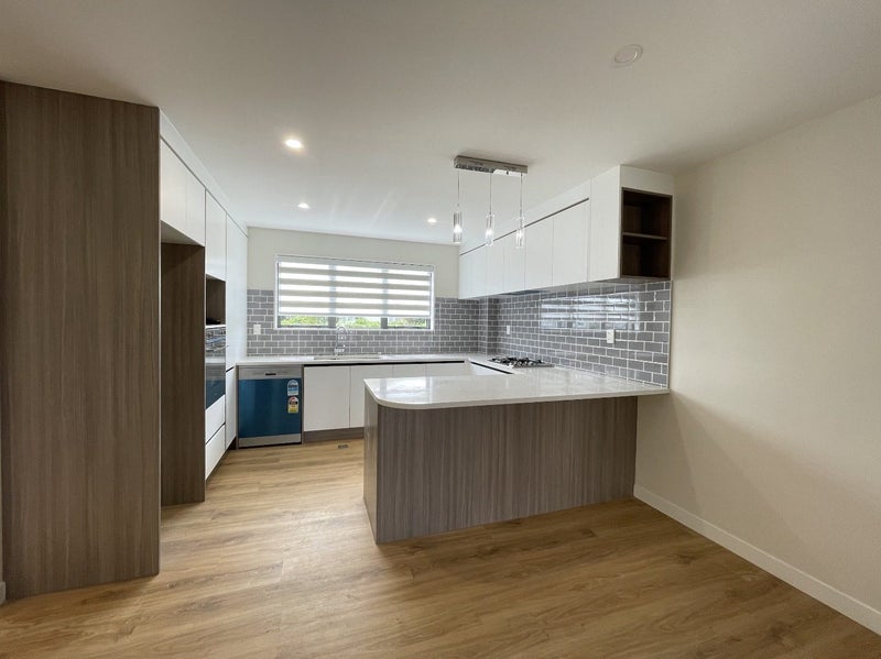 9 Glentui Road, Mount Albert, Auckland - Carousel 2