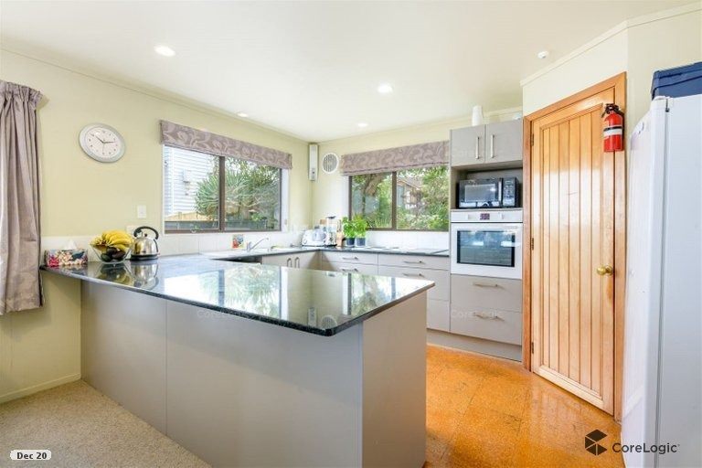 62 Lyttelton Avenue, Forrest Hill, Auckland - Carousel 1