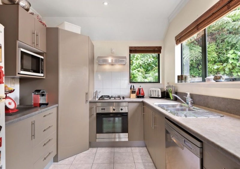 30 Futuna Close, Karori, Wellington - Carousel 1