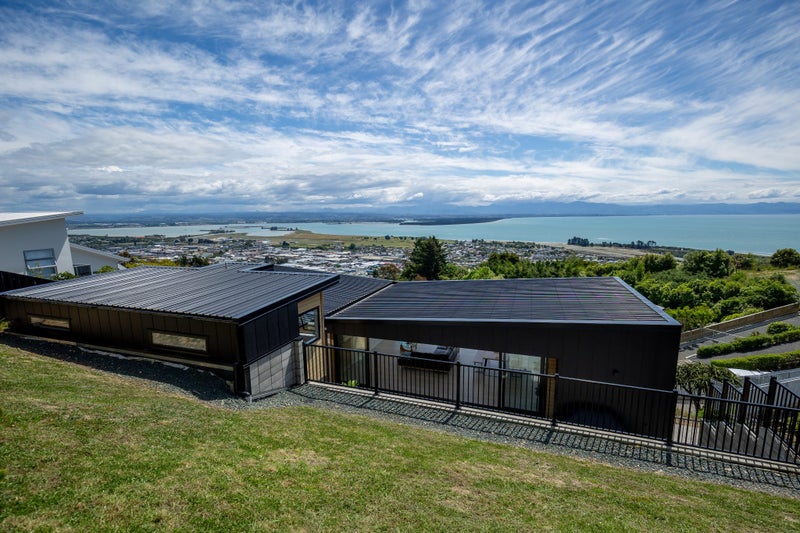 24 Commodore Place, Britannia Heights, Nelson - Carousel 24