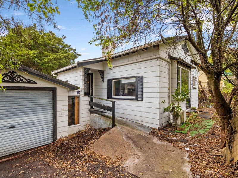 12 Seaview Road, Brighton, Dunedin - Carousel 1