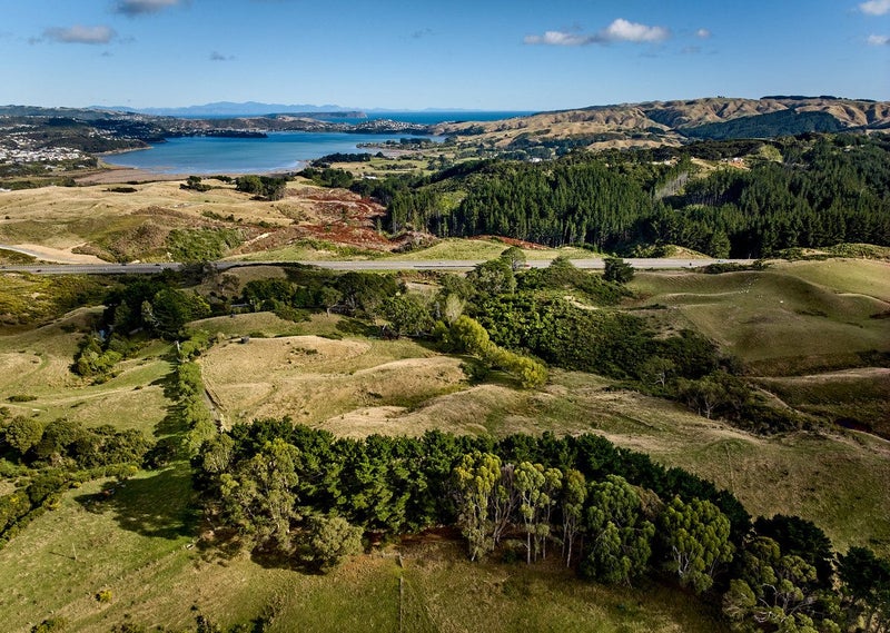 207 Flightys Road, Porirua - Carousel 1