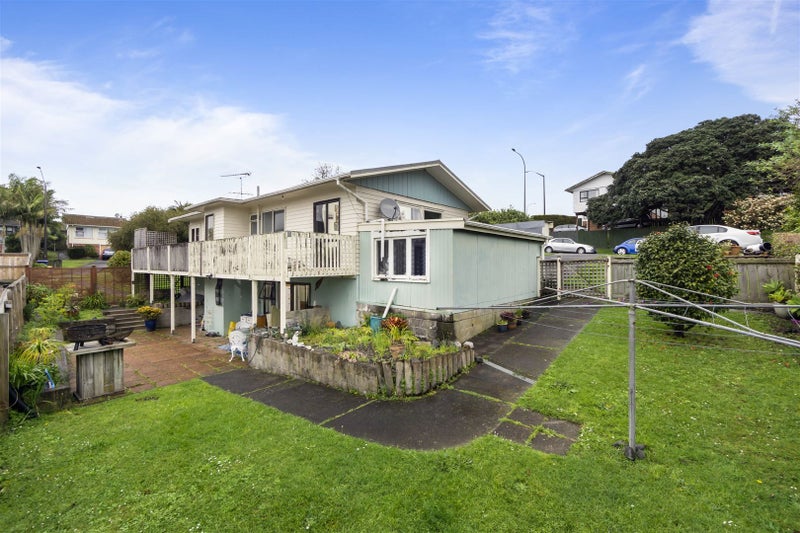 10 Diana Drive, Glenfield, Auckland - Carousel 1