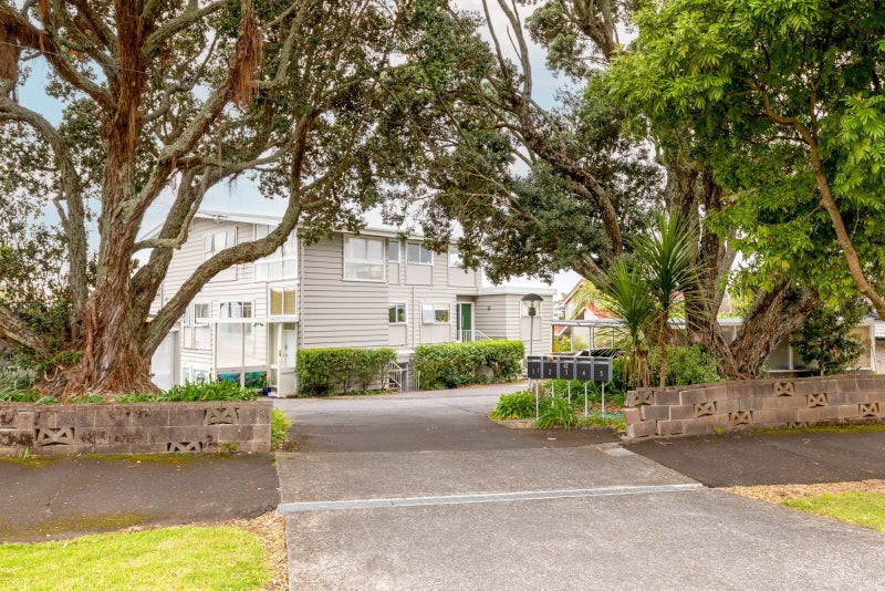 2/42 Challenger Street, St Heliers, Auckland - Carousel 1