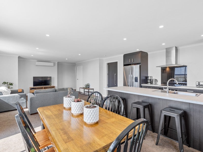 6 Sardinia Grove, Fitzherbert, Palmerston North - Carousel 2