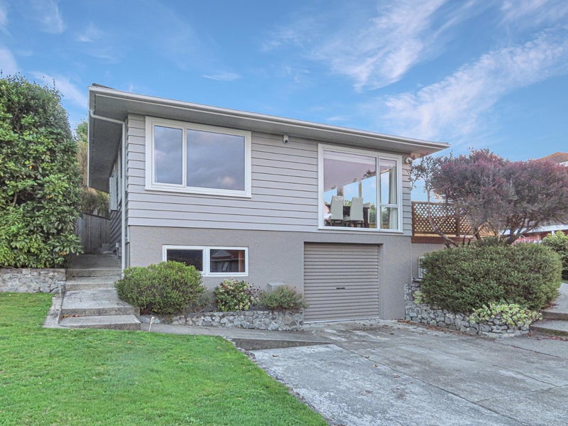 20 Sunbrae Drive, Silverstream, Upper Hutt - Carousel 1