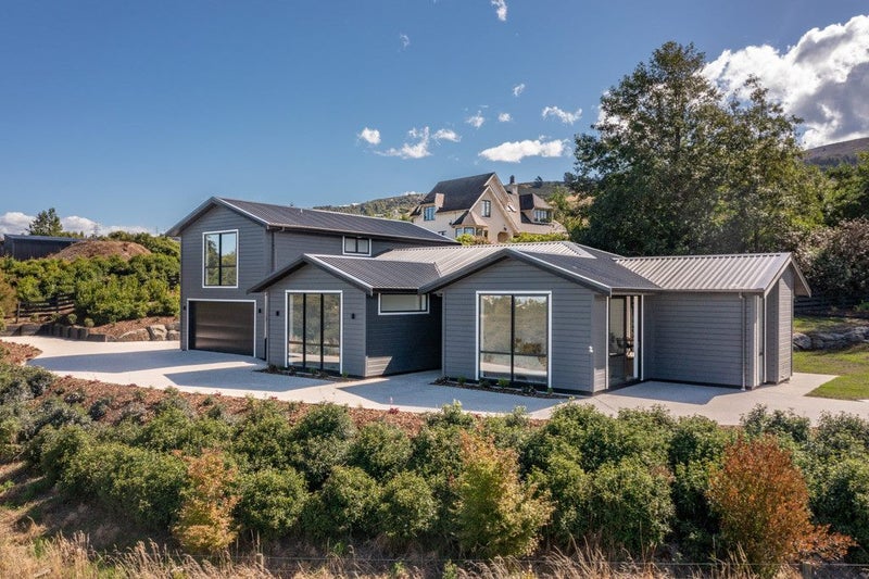 7 Redwoods Lane, Helensburgh, Dunedin - Carousel 2