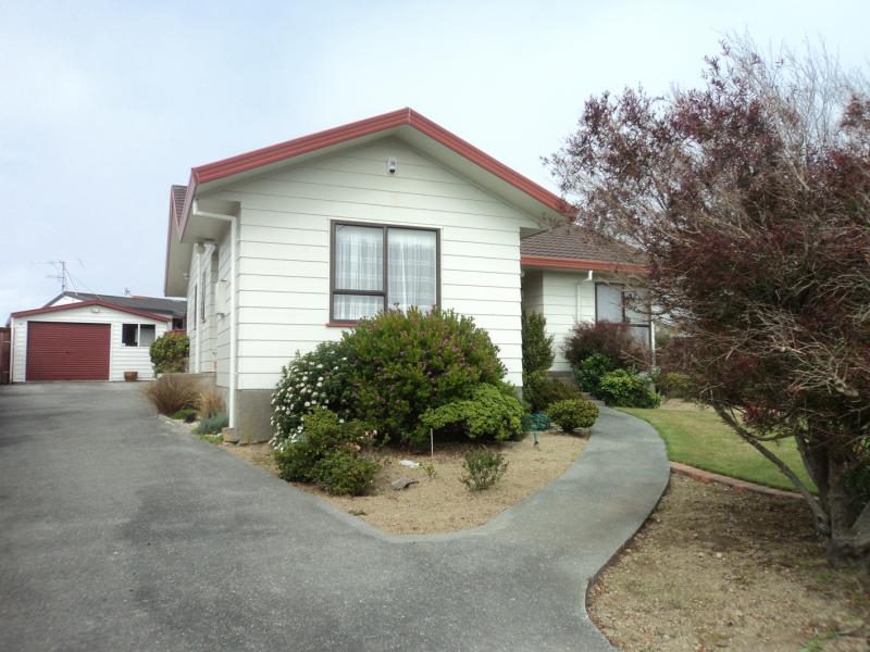 8 Jasmine Grove, Maungaraki, Lower Hutt - Carousel 13