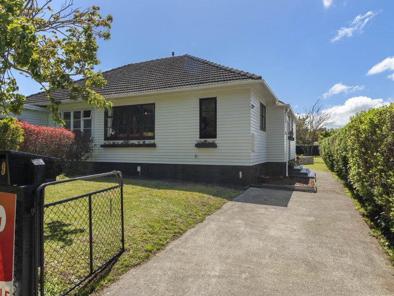 9 Percy Avenue, Stratford - Carousel 2