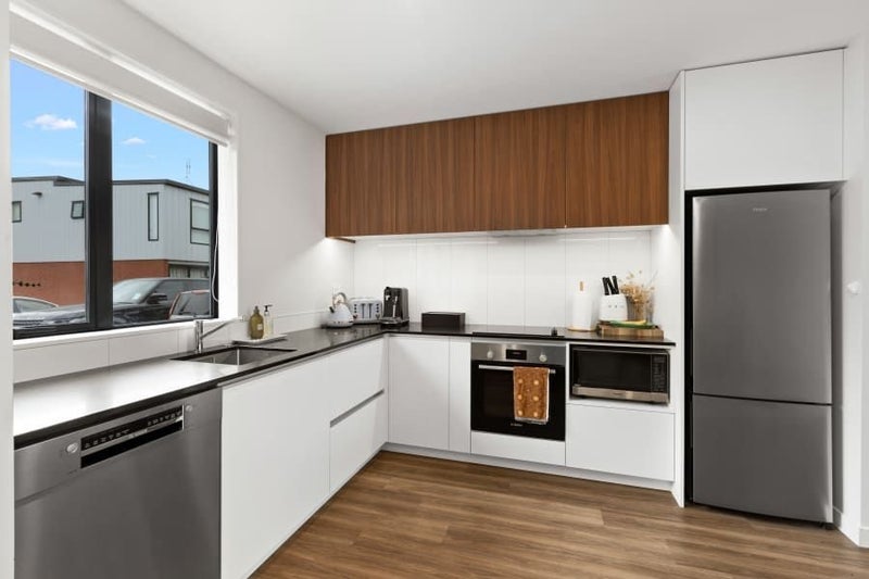 32B Coral Crescent, Panmure, Auckland - Carousel 1