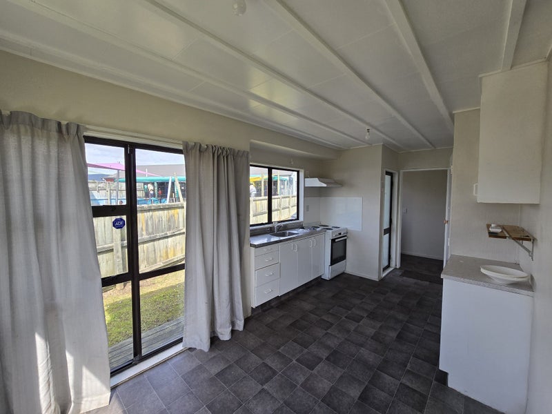81B Pohutukawa Drive, Owhata, Rotorua - Carousel 12