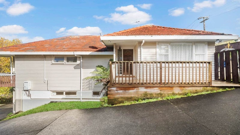 30 Peter Terrace, Castor Bay, Auckland - Carousel 1