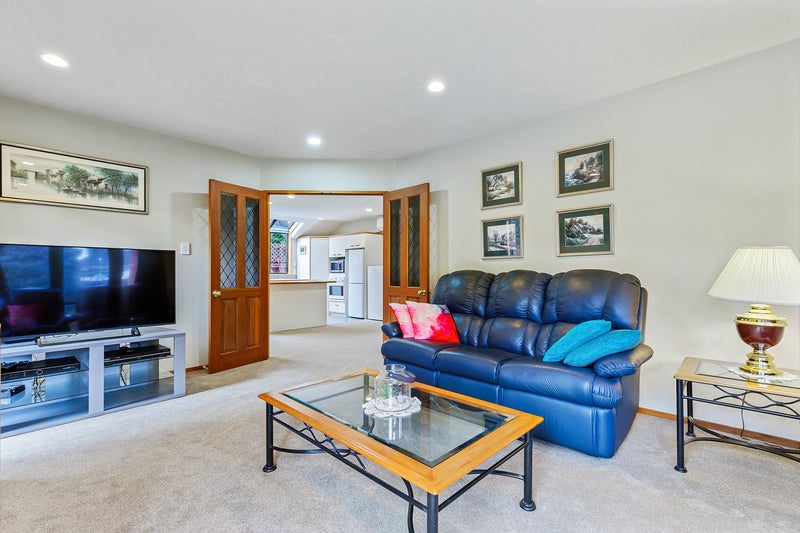 2/120 Memorial Avenue, Burnside, Christchurch - Carousel 2