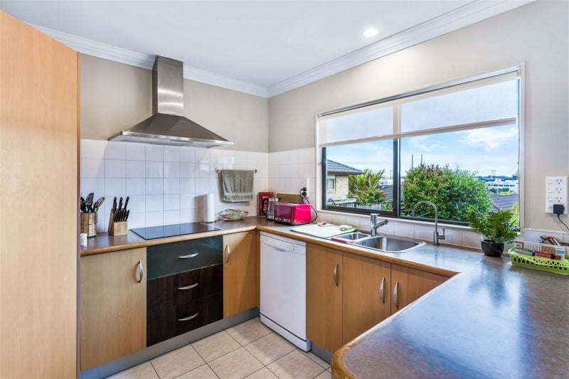 44 Rush Creek Drive, Westgate, Auckland - Carousel 2