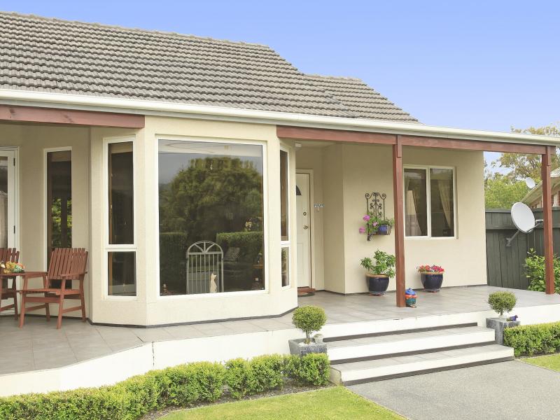 72 Hall Crescent, Epuni, Lower Hutt - Carousel 1