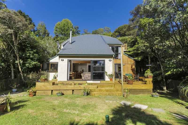 25 Raroa Terrace, Waiatarua, Auckland - Carousel 2