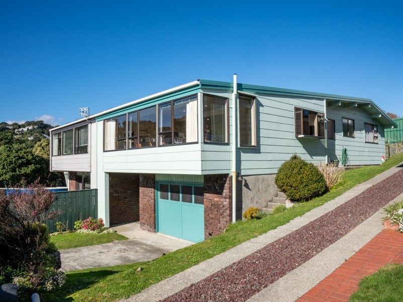 1B Westview Grove, Miramar, Wellington - Carousel 1