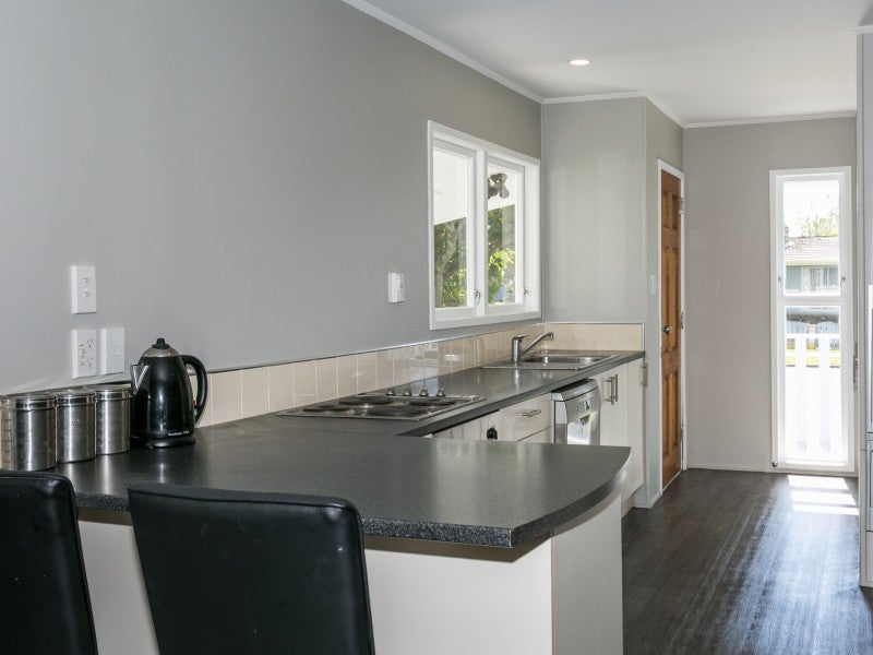 2 Sutherland Street, Tamatea, Napier - Carousel 2