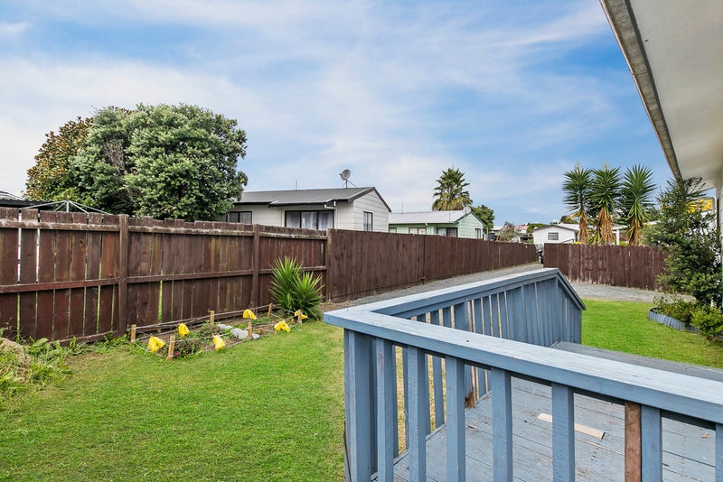 2/4 Maplesden Drive, Clendon Park, Auckland - Carousel 2