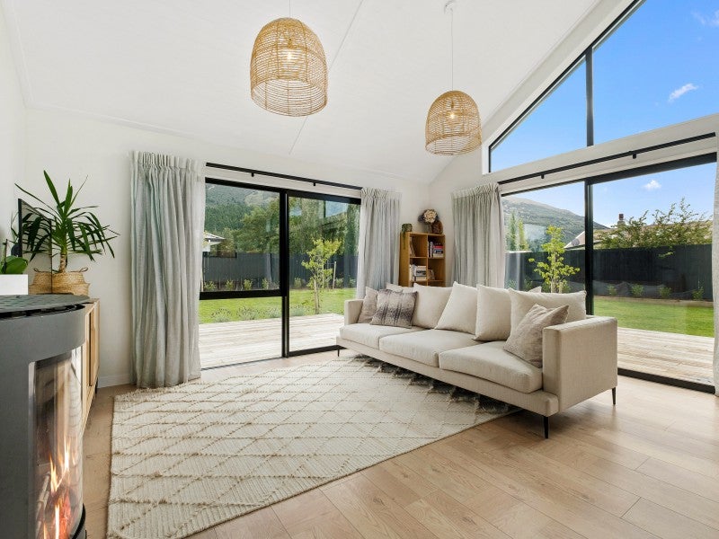15 Edna Lane, Lake Hāwea - Carousel 2