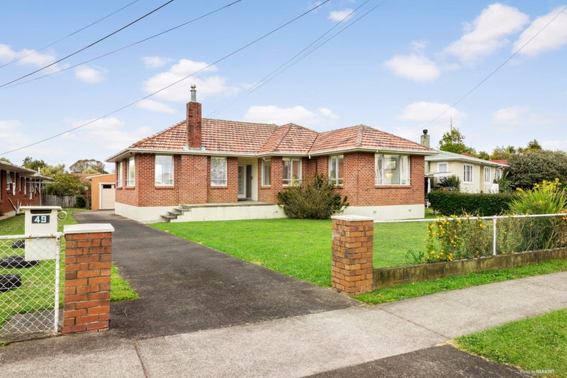 49 Yeovil Road, Te Atatu Peninsula, Auckland - Carousel 1