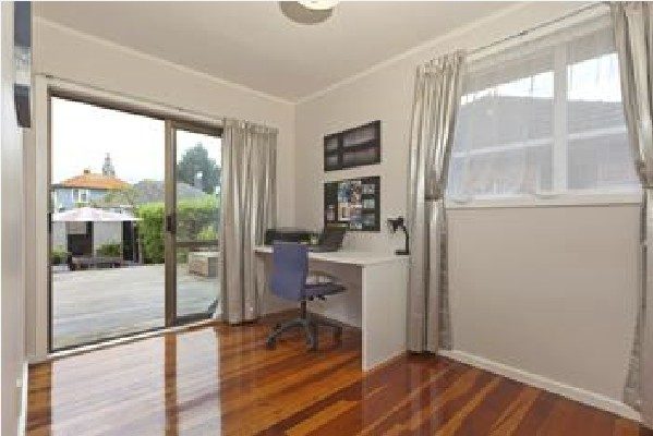 26 Erima Avenue, Point England, Auckland - Carousel 7