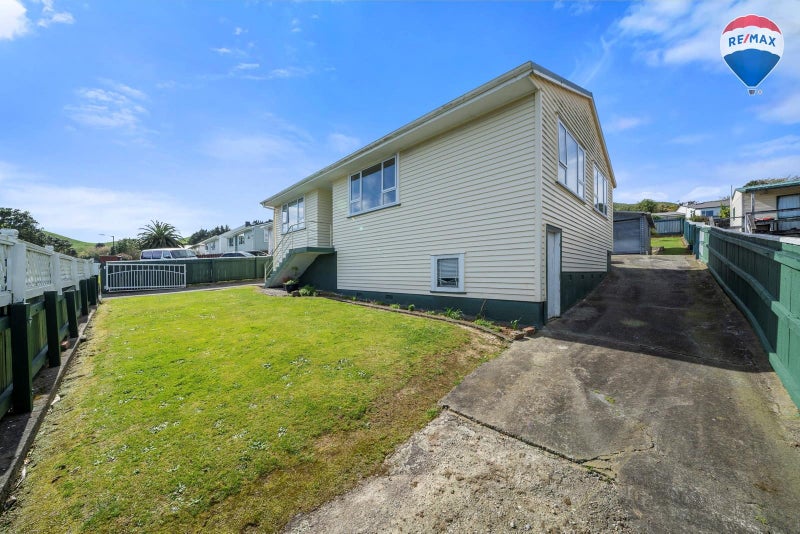 50 Arahura Crescent, Waitangirua, Porirua - Carousel 1