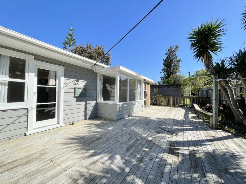 4 Seaton Road, Murrays Bay, Auckland - Carousel 2