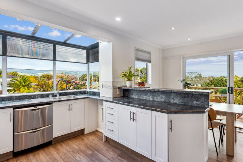 55 Martin Road, Paraparaumu Beach, Paraparaumu - Carousel 2