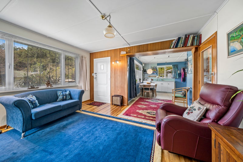 33 Shackleton Grove, Stokes Valley, Lower Hutt - Carousel 2