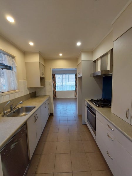 77 Pembroke Street, Westown, New Plymouth - Carousel 20