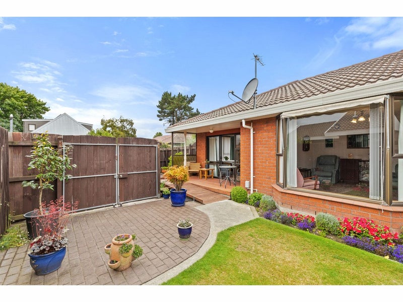 2/4 Limburg Lane, Spreydon, Christchurch - Carousel 1