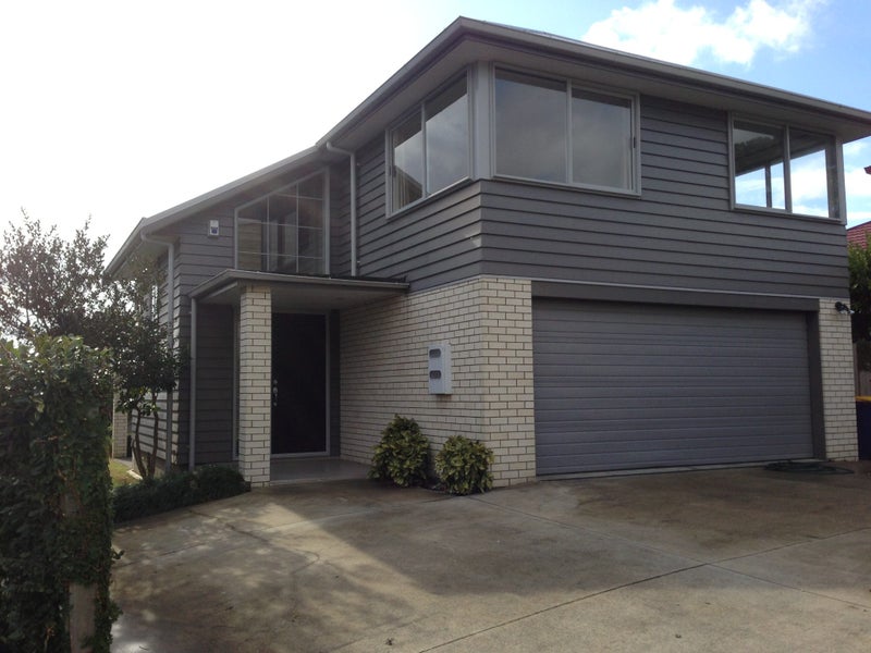 715A Beach Road, Browns Bay, Auckland - Carousel 1