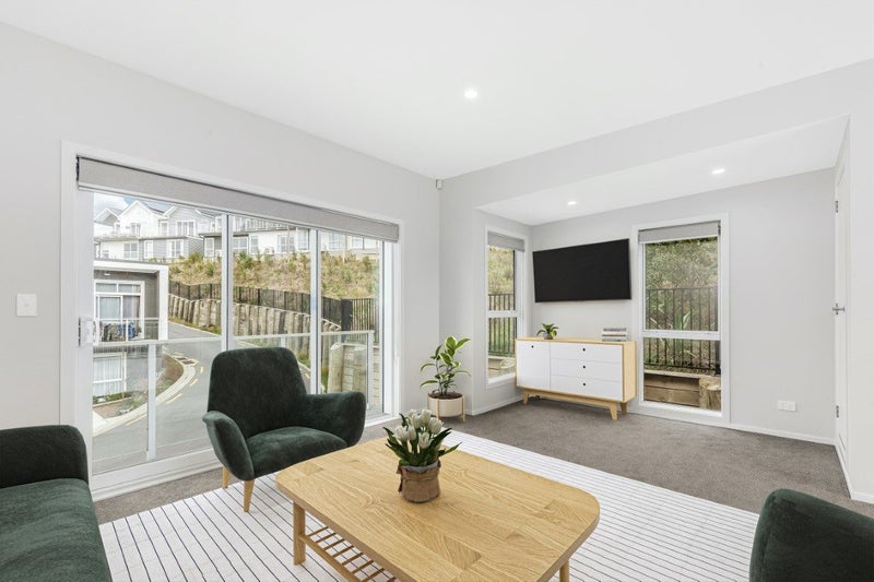 5 Kohu Way, Whitby, Porirua - Carousel 2