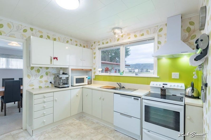 64 Holdsworth Avenue, Trentham, Upper Hutt - Carousel 2