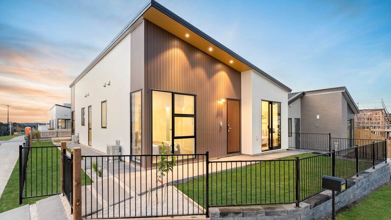 16 Taiororua Avenue, Massey, Auckland - Carousel 1