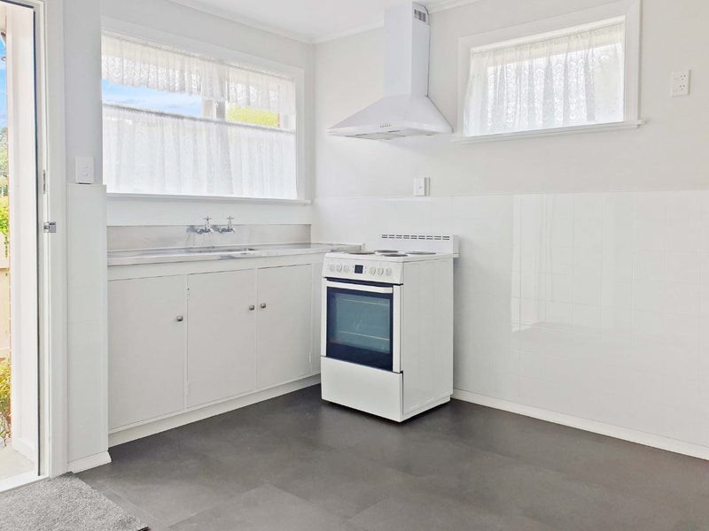 1/1113 Fergusson Drive, Clouston Park, Upper Hutt - Carousel 2