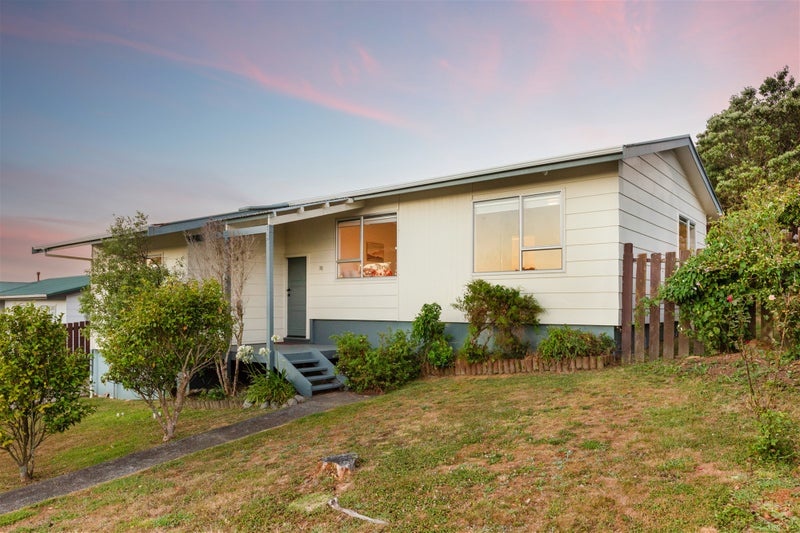 38 Omapere Street, Whitby, Porirua - Carousel 1