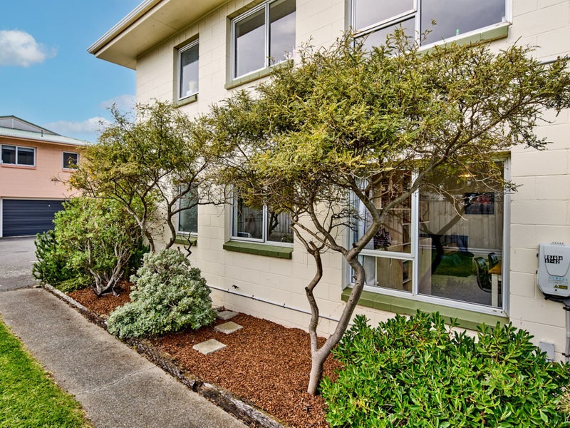 11/154 Onepu Road, Lyall Bay, Wellington - Carousel 1