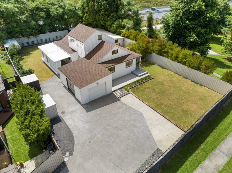 28 Gardone Terrace, Conifer Grove, Takanini - Carousel 1