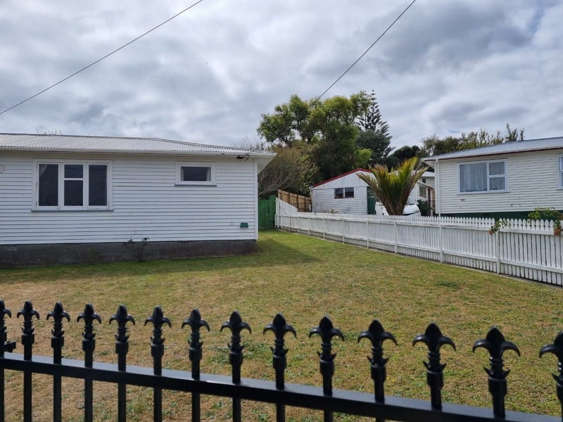 9 Birman Place, Cannons Creek, Porirua - Carousel 12