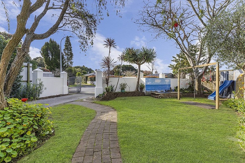 6 James Place, Opaheke, Papakura - Carousel 2