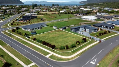 1 Kahikatea Drive, Kinloch, Taupo - Carousel 1