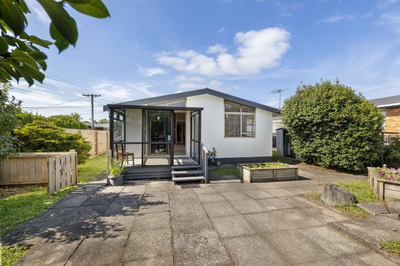 14 Walsh Road, Westown, New Plymouth - Carousel 1