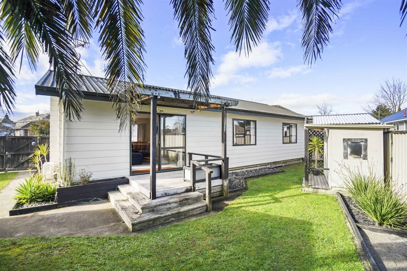 54 Ross Crescent, Fairfield, Hamilton - Carousel 1