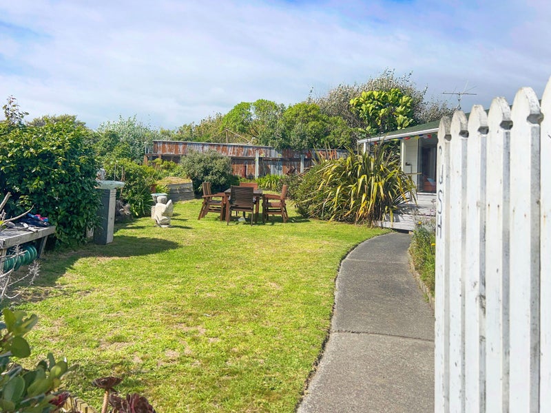 1A Field Way, Waikanae Beach, Waikanae - Carousel 2