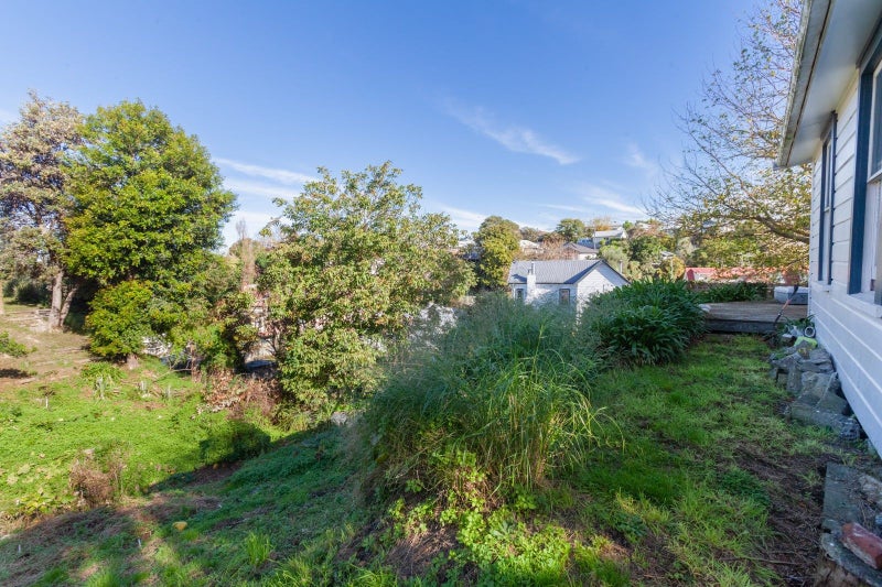 1 Harvey Road, Bluff Hill, Napier - Carousel 21