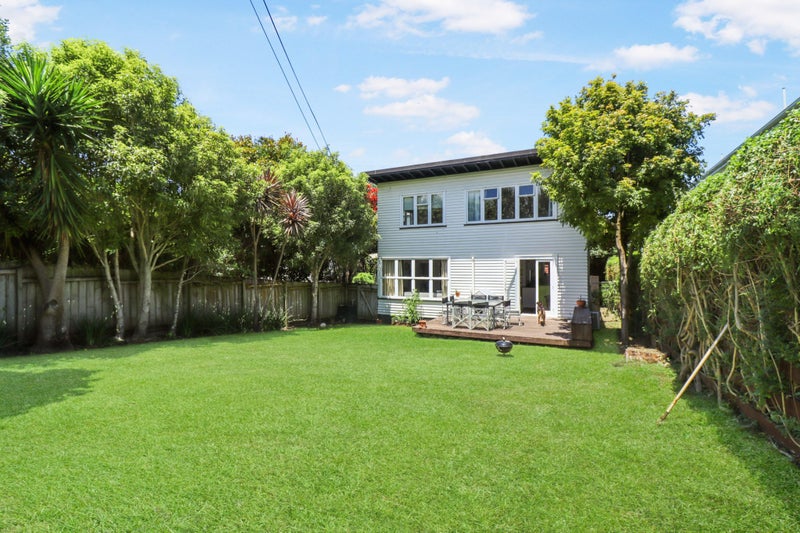 84A Owairaka Avenue, Mount Albert, Auckland - Carousel 1