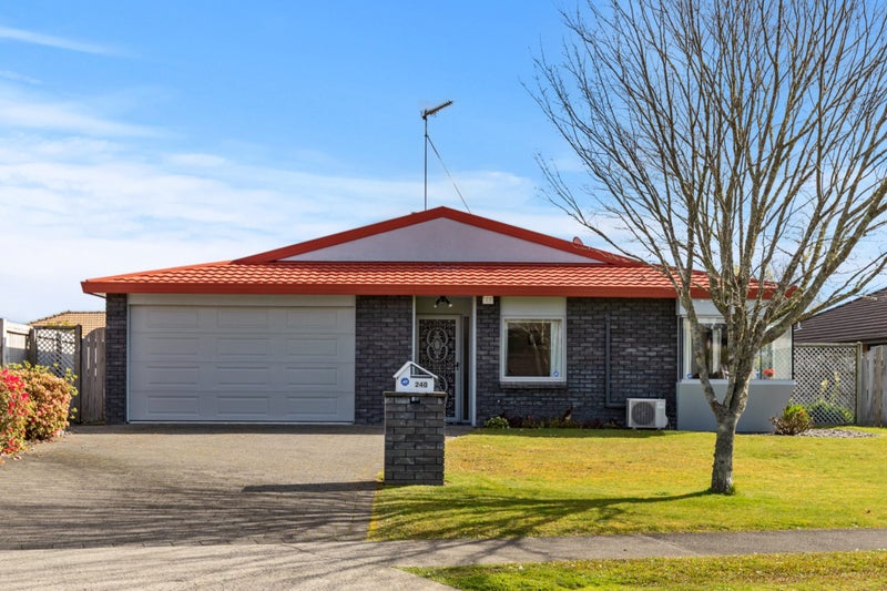 240 Grandview Road, Western Heights, Hamilton - Carousel 1